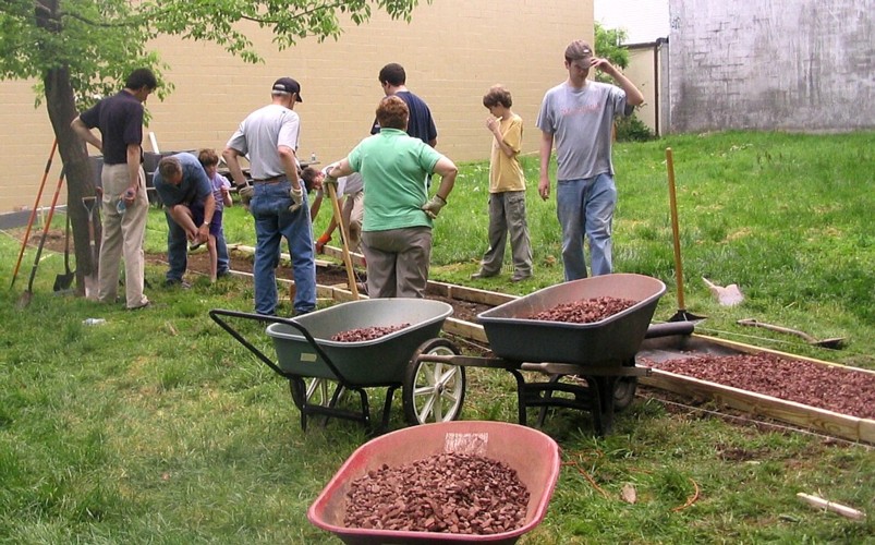 Red Gravel used to fill the pathway